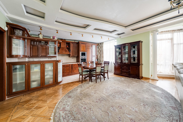 Продам трехкомнатную (3-комн.) квартиру, Хачатуряна ул, 12к1, Москва г