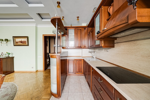 Продам трехкомнатную (3-комн.) квартиру, Хачатуряна ул, 12к1, Москва г