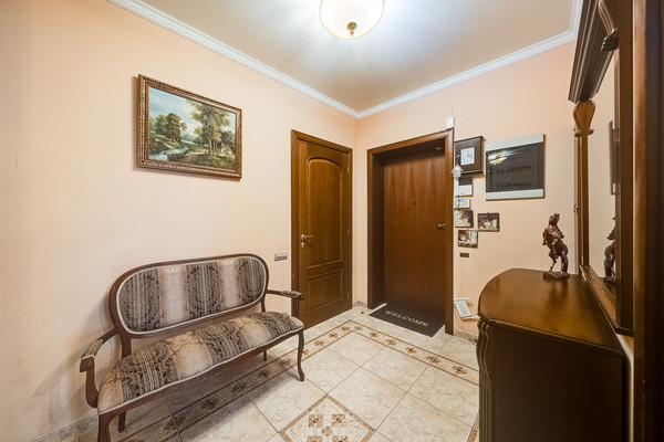 Продам трехкомнатную (3-комн.) квартиру, Хачатуряна ул, 12к1, Москва г