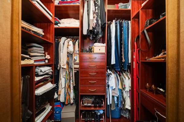 Продам трехкомнатную (3-комн.) квартиру, Хачатуряна ул, 12к1, Москва г