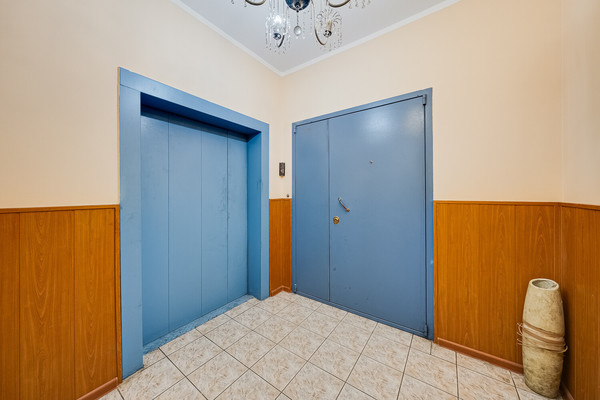 Продам трехкомнатную (3-комн.) квартиру, Хачатуряна ул, 12к1, Москва г