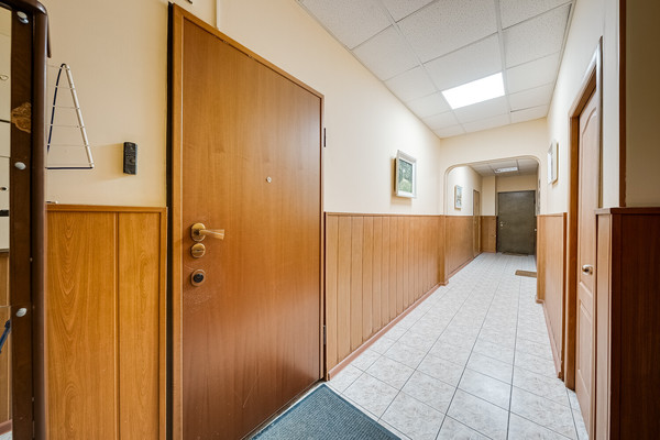 Продам трехкомнатную (3-комн.) квартиру, Хачатуряна ул, 12к1, Москва г