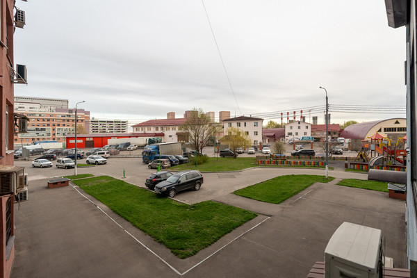 Продам трехкомнатную (3-комн.) квартиру, Хачатуряна ул, 12к1, Москва г