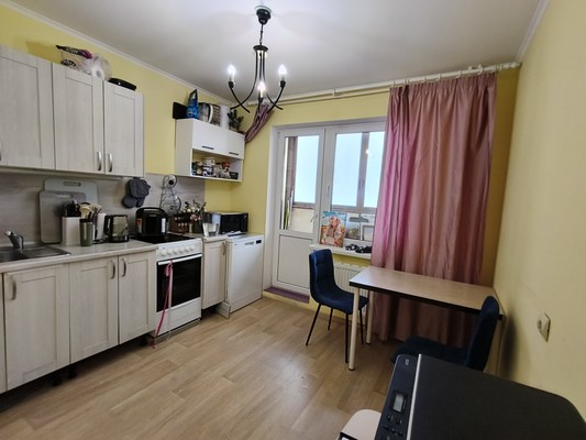 Продам однокомнатную (1-комн.) квартиру, Партизанской Славы б-р, 3, Кировск г