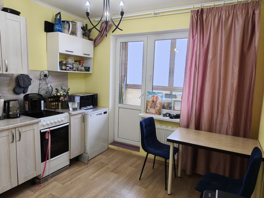 Продам однокомнатную (1-комн.) квартиру, Партизанской Славы б-р, 3, Кировск г