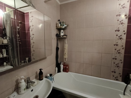 Продам однокомнатную (1-комн.) квартиру, Партизанской Славы б-р, 3, Кировск г