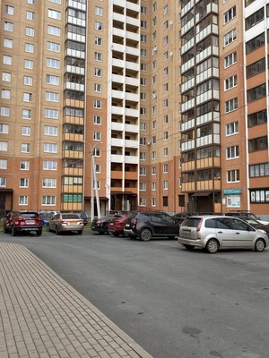 Продам однокомнатную (1-комн.) квартиру, Партизанской Славы б-р, 3, Кировск г