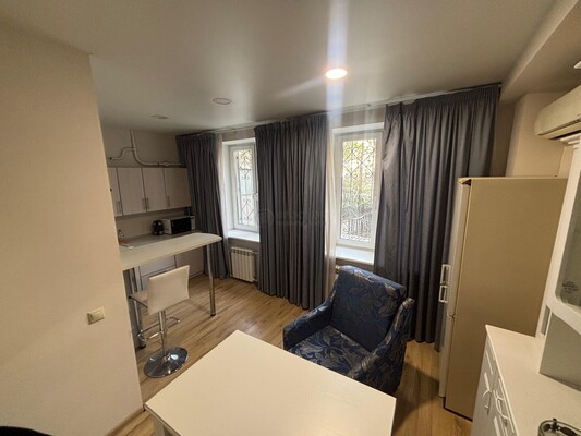 Продам трехкомнатную (3-комн.) квартиру, 1-й Неопалимовский пер, 11/22, Москва г