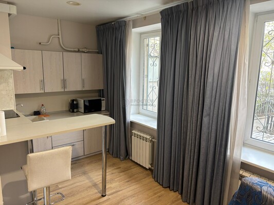 Продам трехкомнатную (3-комн.) квартиру, 1-й Неопалимовский пер, 11/22, Москва г