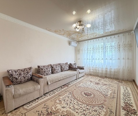 Продам трехкомнатную (3-комн.) квартиру, Калинина ул, 250кб, Нальчик г