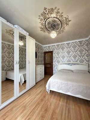 Продам трехкомнатную (3-комн.) квартиру, Калинина ул, 250кб, Нальчик г