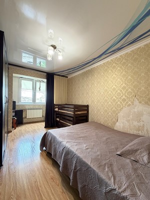 Продам трехкомнатную (3-комн.) квартиру, Калинина ул, 250кб, Нальчик г