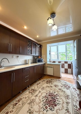 Продам трехкомнатную (3-комн.) квартиру, Калинина ул, 250кб, Нальчик г