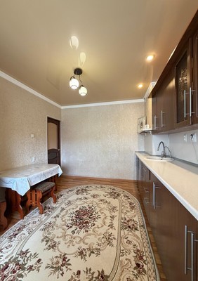 Продам трехкомнатную (3-комн.) квартиру, Калинина ул, 250кб, Нальчик г