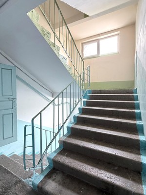 Продам трехкомнатную (3-комн.) квартиру, Калинина ул, 250кб, Нальчик г