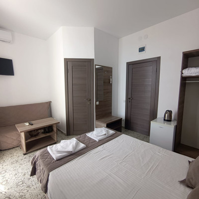 Продам однокомнатную (1-комн.) квартиру, Гагариной ул, 25/353, Утес п