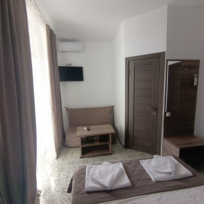 Продам однокомнатную (1-комн.) квартиру, Гагариной ул, 25/353, Утес п