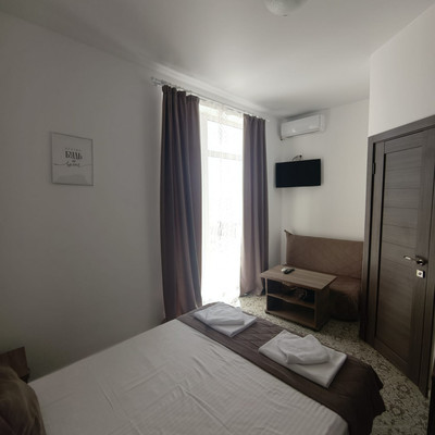 Продам однокомнатную (1-комн.) квартиру, Гагариной ул, 25/353, Утес п