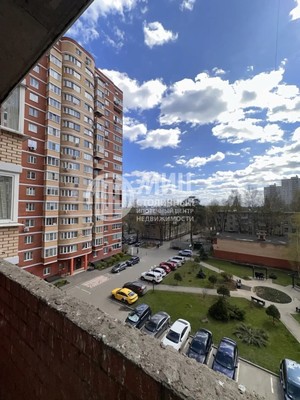 Продам трехкомнатную (3-комн.) квартиру, Дзержинского ул, 8, Кокошкино дп