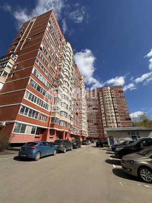 Продам трехкомнатную (3-комн.) квартиру, Дзержинского ул, 8, Кокошкино дп