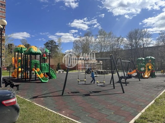 Продам трехкомнатную (3-комн.) квартиру, Дзержинского ул, 8, Кокошкино дп