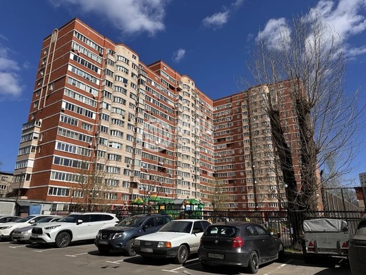 Продам трехкомнатную (3-комн.) квартиру, Дзержинского ул, 8, Кокошкино дп