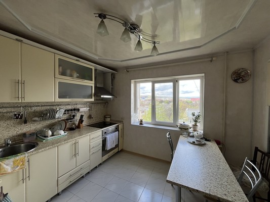 Продам трехкомнатную (3-комн.) квартиру, Ленина пр-кт, 17, Нальчик г