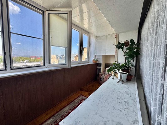 Продам трехкомнатную (3-комн.) квартиру, Ленина пр-кт, 17, Нальчик г