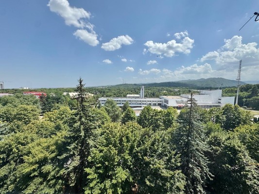 Продам трехкомнатную (3-комн.) квартиру, Ленина пр-кт, 17, Нальчик г