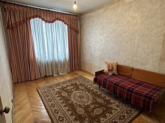 Продам двухкомнатную (2-комн.) квартиру, Юных Ленинцев ул, 18к2, Москва г