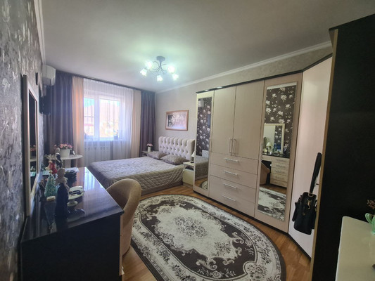Продам трехкомнатную (3-комн.) квартиру, 5 мкр, 16, Новомихайловский пгт