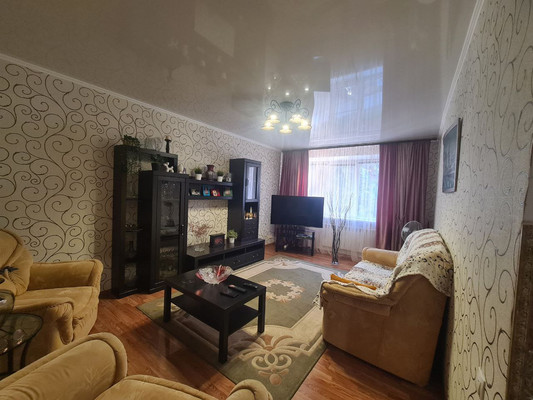 Продам трехкомнатную (3-комн.) квартиру, 5 мкр, 16, Новомихайловский пгт