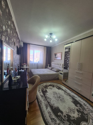 Продам трехкомнатную (3-комн.) квартиру, 5 мкр, 16, Новомихайловский пгт