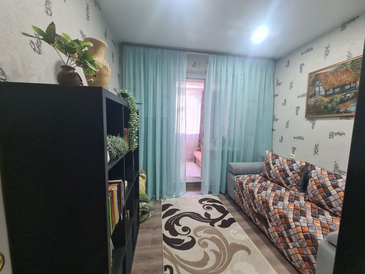 Продам трехкомнатную (3-комн.) квартиру, 5 мкр, 16, Новомихайловский пгт