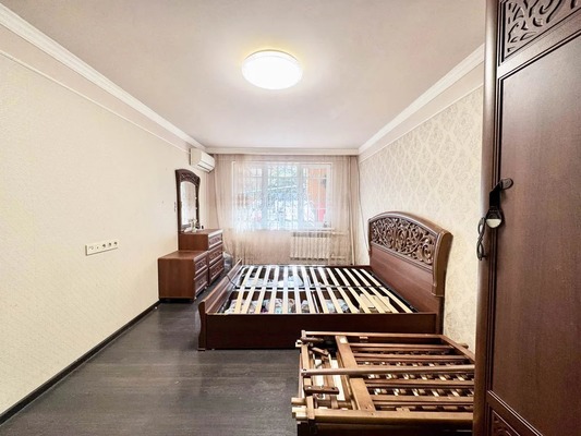 Продам трехкомнатную (3-комн.) квартиру, Бирюкова ул, 36, Ялта г