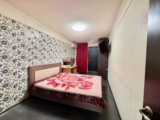 Продам трехкомнатную (3-комн.) квартиру, Бирюкова ул, 36, Ялта г