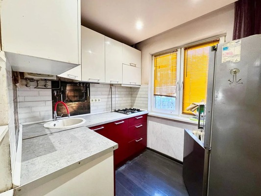 Продам трехкомнатную (3-комн.) квартиру, Бирюкова ул, 36, Ялта г