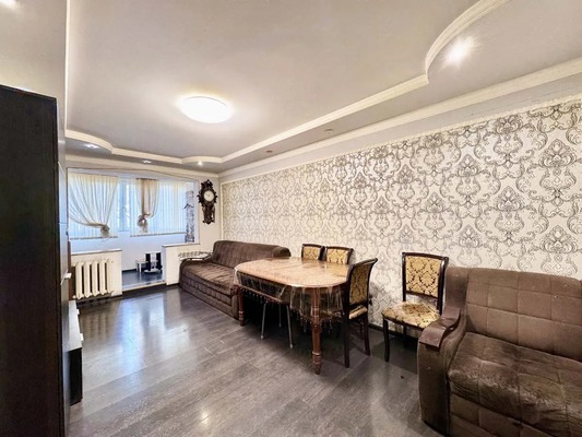 Продам трехкомнатную (3-комн.) квартиру, Бирюкова ул, 36, Ялта г