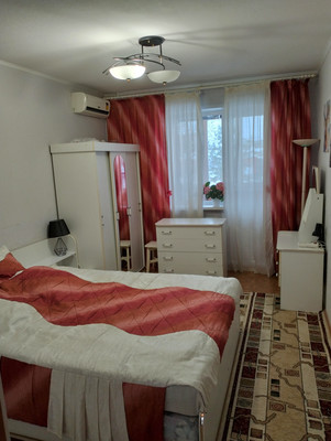 Продам трехкомнатную (3-комн.) квартиру, Кирова ул, 15, Йошкар-Ола г