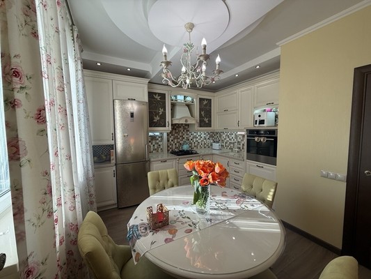 Продам однокомнатную (1-комн.) квартиру, Победы пр-кт, 74а, Симферополь г