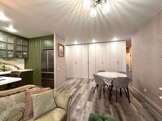 Продам трехкомнатную (3-комн.) квартиру, 78 Добровольческой Бригады ул, 26, Красноярск г