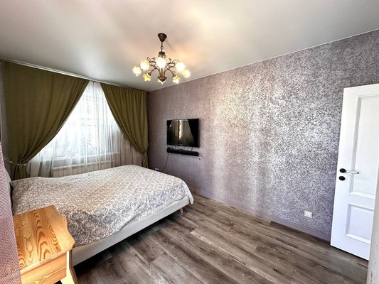 Продам трехкомнатную (3-комн.) квартиру, 78 Добровольческой Бригады ул, 26, Красноярск г