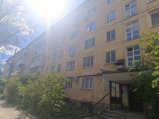 Продам двухкомнатную (2-комн.) квартиру, 60 лет Октября ул, 6, Симферополь г