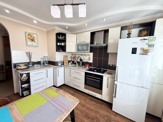 Продам трехкомнатную (3-комн.) квартиру, им. Матэ Залки ул, 7кк, Симферополь г