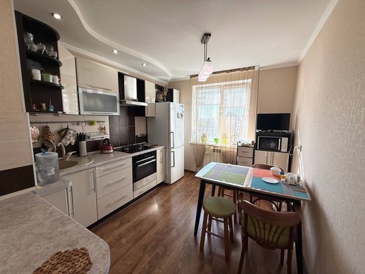 Продам трехкомнатную (3-комн.) квартиру, им. Матэ Залки ул, 7кк, Симферополь г