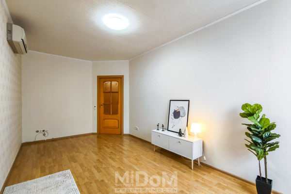 Продам двухкомнатную (2-комн.) квартиру, Комсомольская ул, 10, Назия п. ж/д ст.