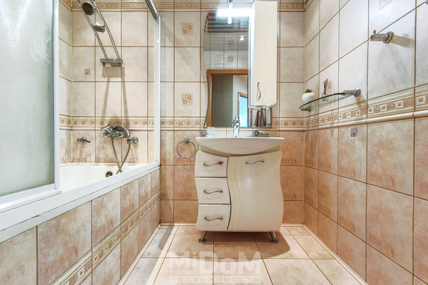 Продам двухкомнатную (2-комн.) квартиру, Комсомольская ул, 10, Назия п. ж/д ст.