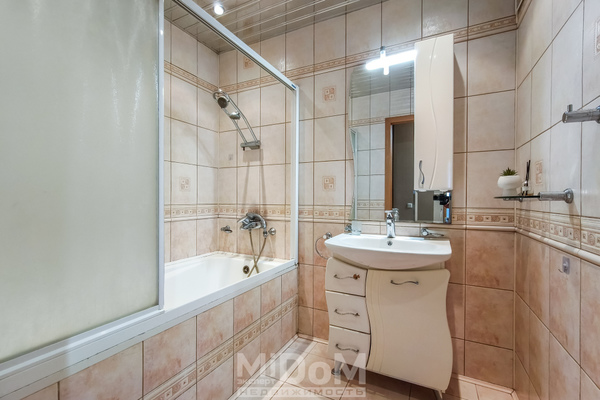 Продам двухкомнатную (2-комн.) квартиру, Комсомольская ул, 10, Назия п. ж/д ст.