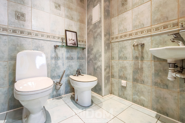 Продам двухкомнатную (2-комн.) квартиру, Комсомольская ул, 10, Назия п. ж/д ст.