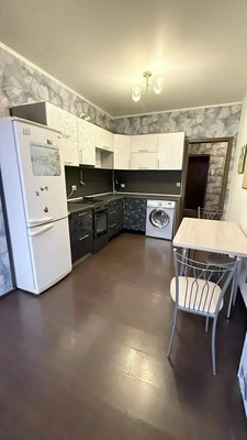 Продам двухкомнатную (2-комн.) квартиру, им. Сергея Есенина ул, 82к4, Краснодар г
